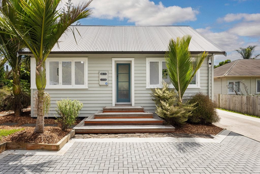 32 Pine Avenue, Henderson, Auckland - Carousel 1