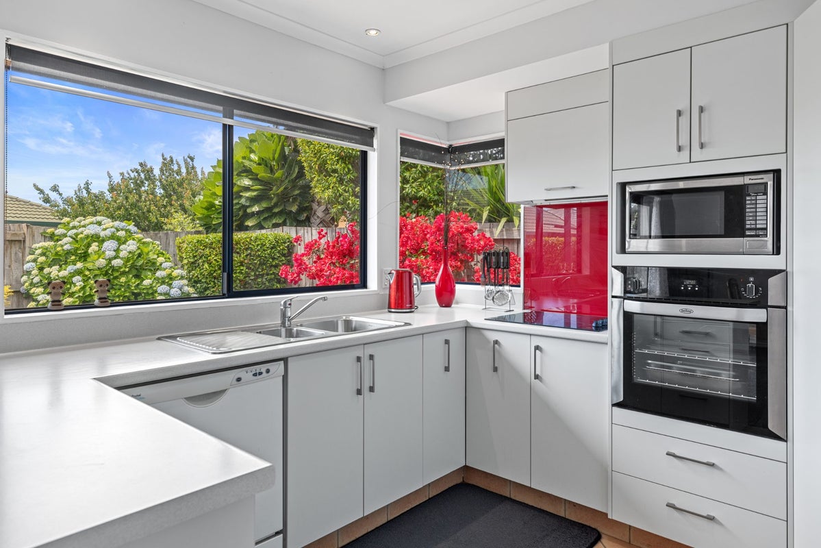 37 Beachlands Place, Papamoa Beach, Papamoa - Carousel 2