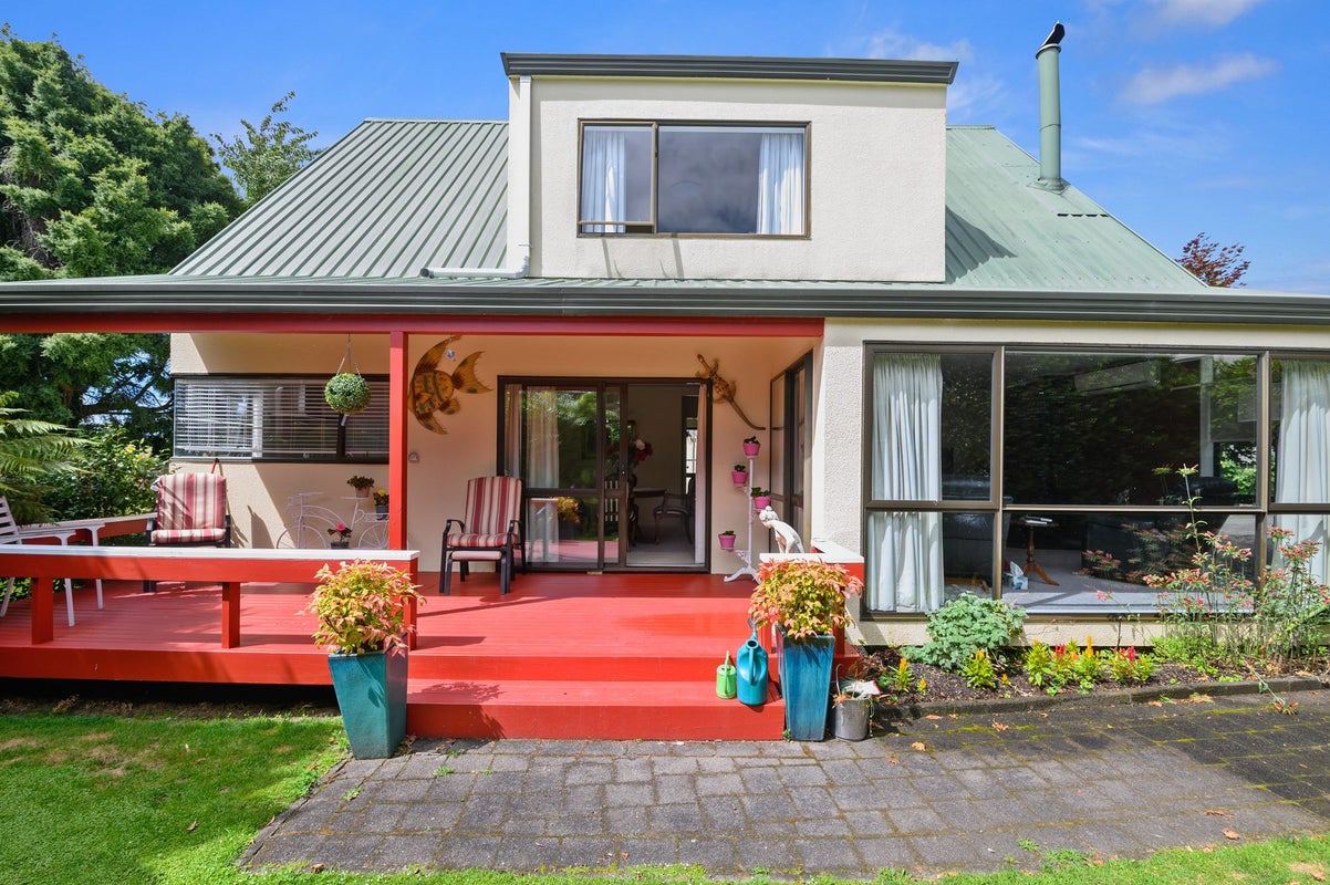 74C Grand Vue Road, Kawaha Point, Rotorua - Carousel 1