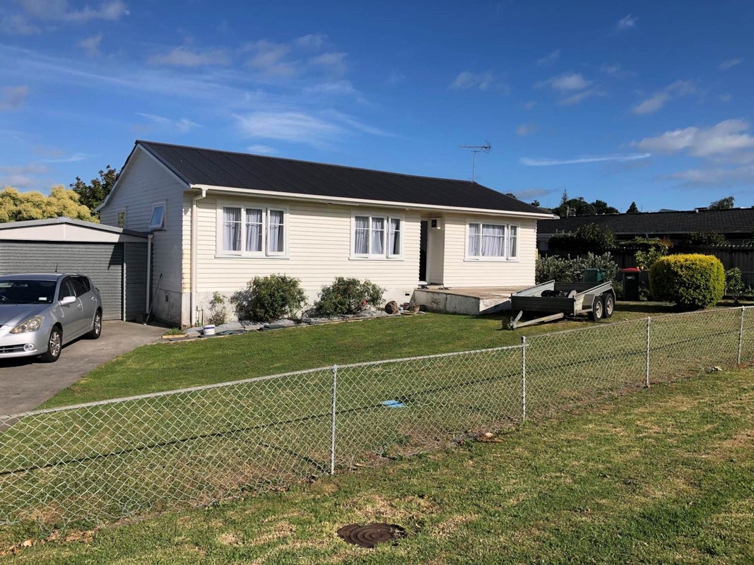 1/75 Moore Street, Howick, Auckland - Carousel 1