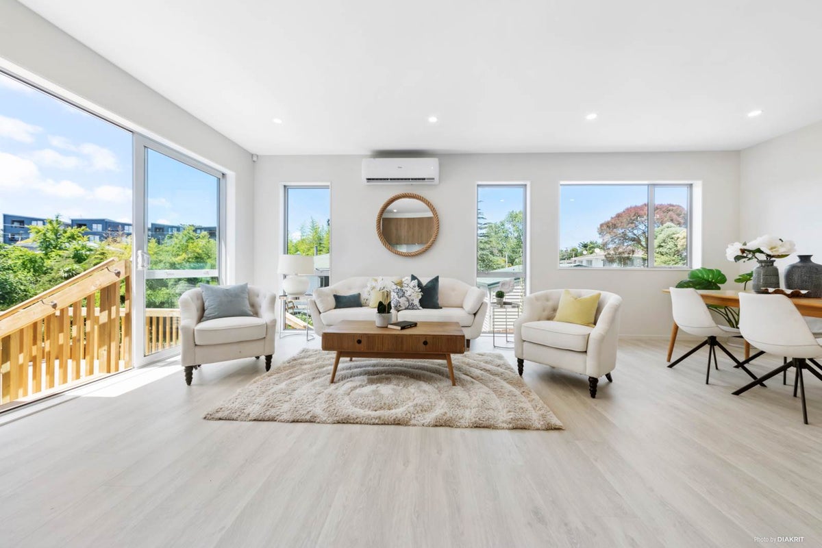 21A Hutchinson Avenue, New Lynn, Auckland - Carousel 1