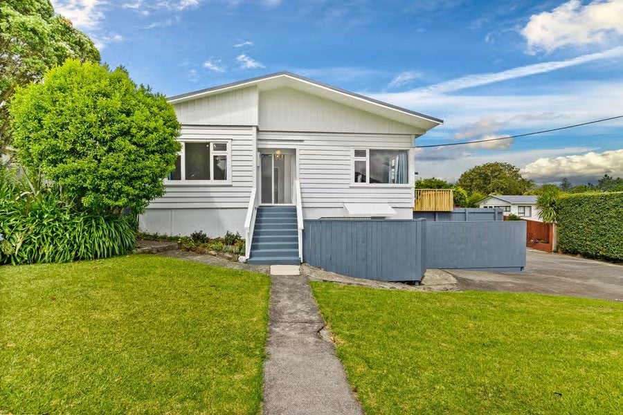 11 Craigbank Avenue, New Lynn, Auckland - Carousel 2