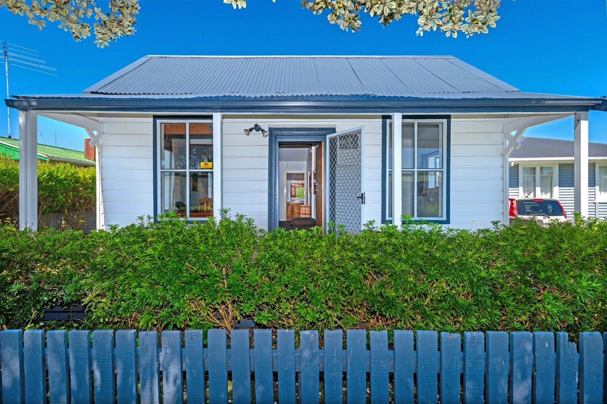 44 Albert Street, Te Hapara, Gisborne - Carousel 1