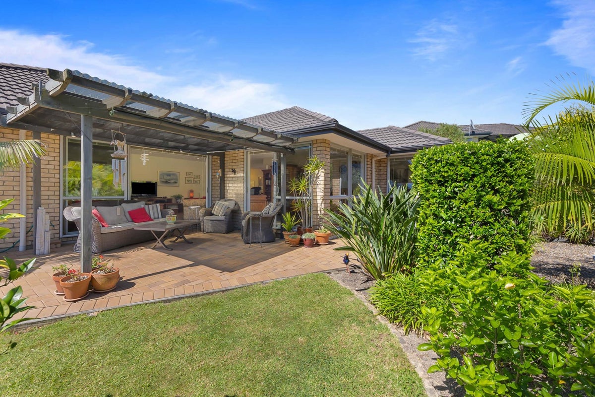 5 Fendalton Place, Hatfields Beach, Orewa - Carousel 1