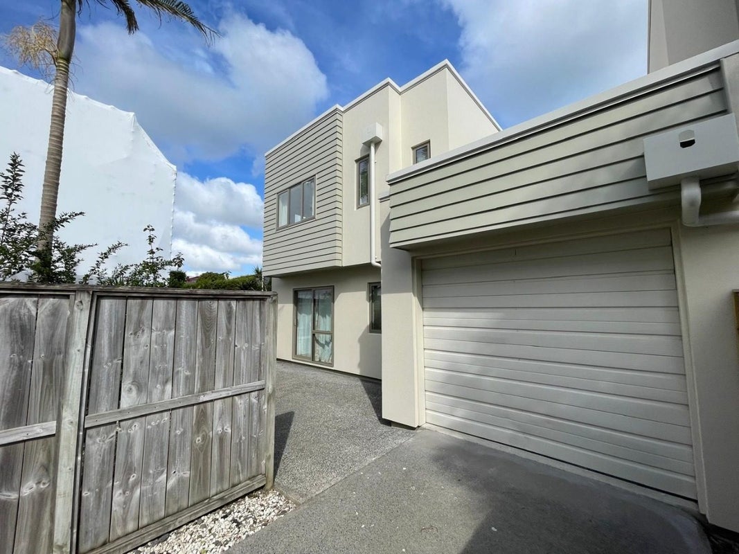 57/21 Hunters Park Drive, Three Kings, Auckland - Carousel 13