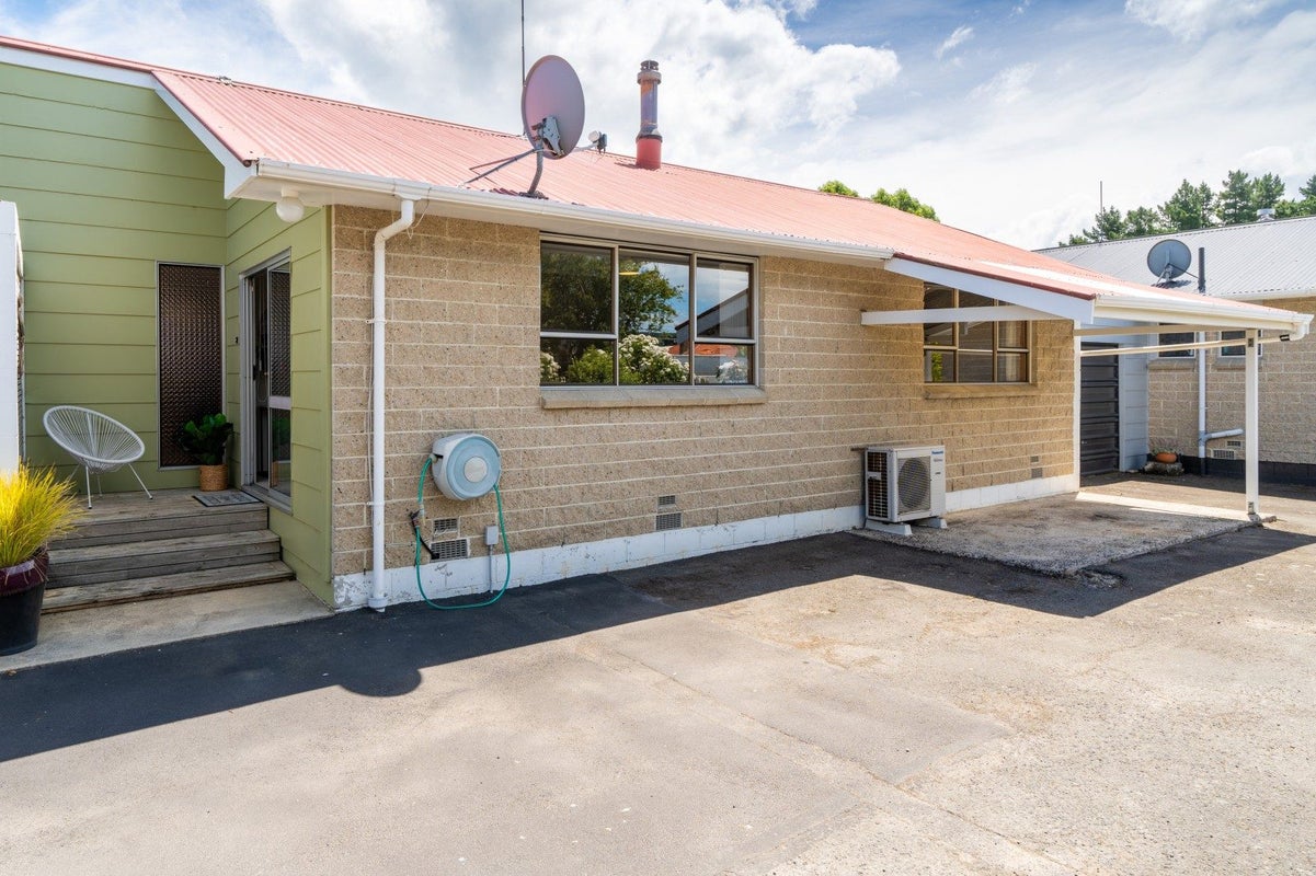 15B Clariton Avenue, Green Island, Dunedin - Carousel 1