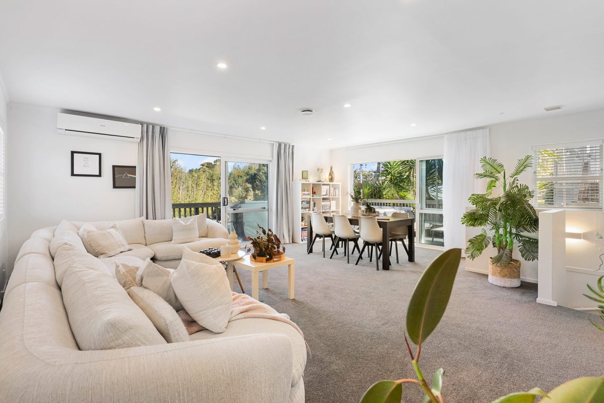 9 Fordham Street, Beach Haven, Auckland - Carousel 2