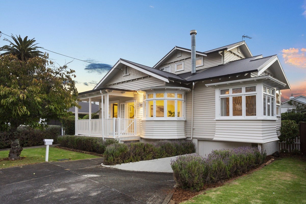 26 Jubilee Avenue, Devonport, Auckland - Carousel 1