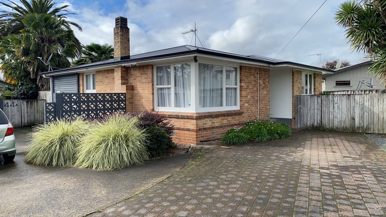 44 Tomin Road, Glenview, Hamilton - Carousel 1