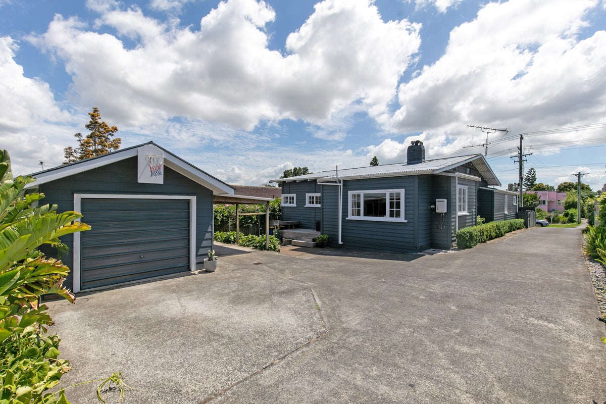 23 Gardner Avenue, New Lynn, Auckland - Carousel 1