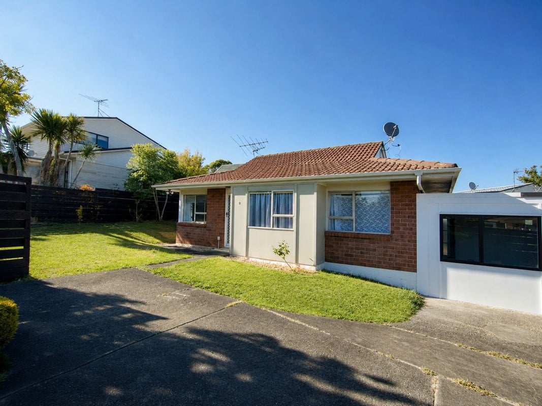 2/14 ABERFELDY AVE, Highland Park, Auckland - Carousel 1