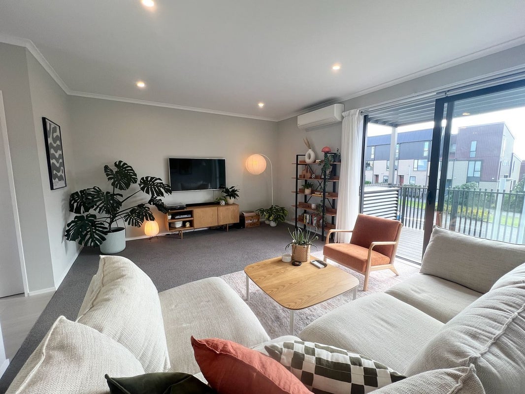 6/4 Matimati Place, Hobsonville, Auckland - Carousel 2