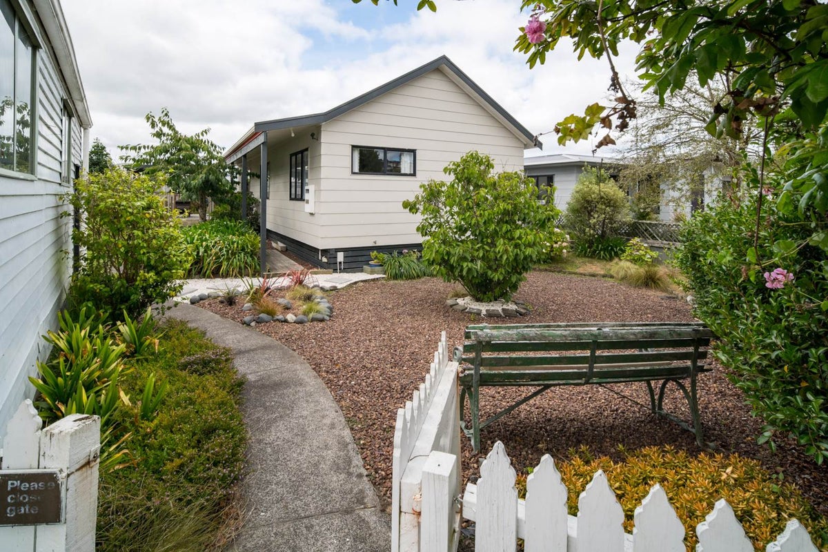 10 Macrocarpa Place, Ranui, Auckland - Carousel 2