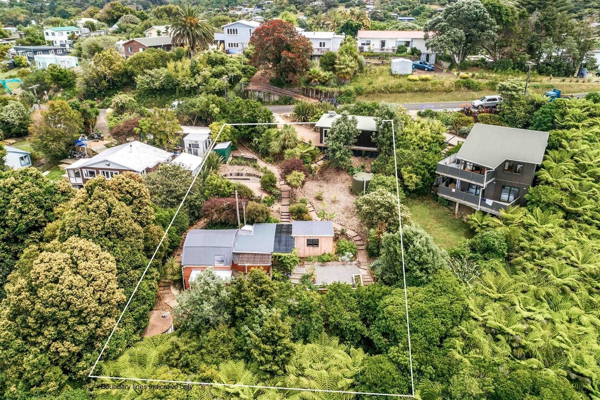14 Wellington Road, Surfdale, Waiheke Island - Carousel 1
