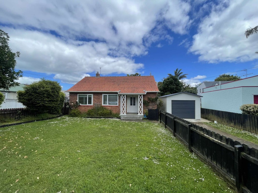 25 Queensway, Three Kings, Auckland - Carousel 1