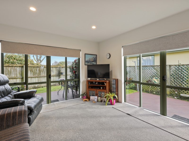 2/90 Hawke Street, New Brighton, Christchurch - Carousel 2