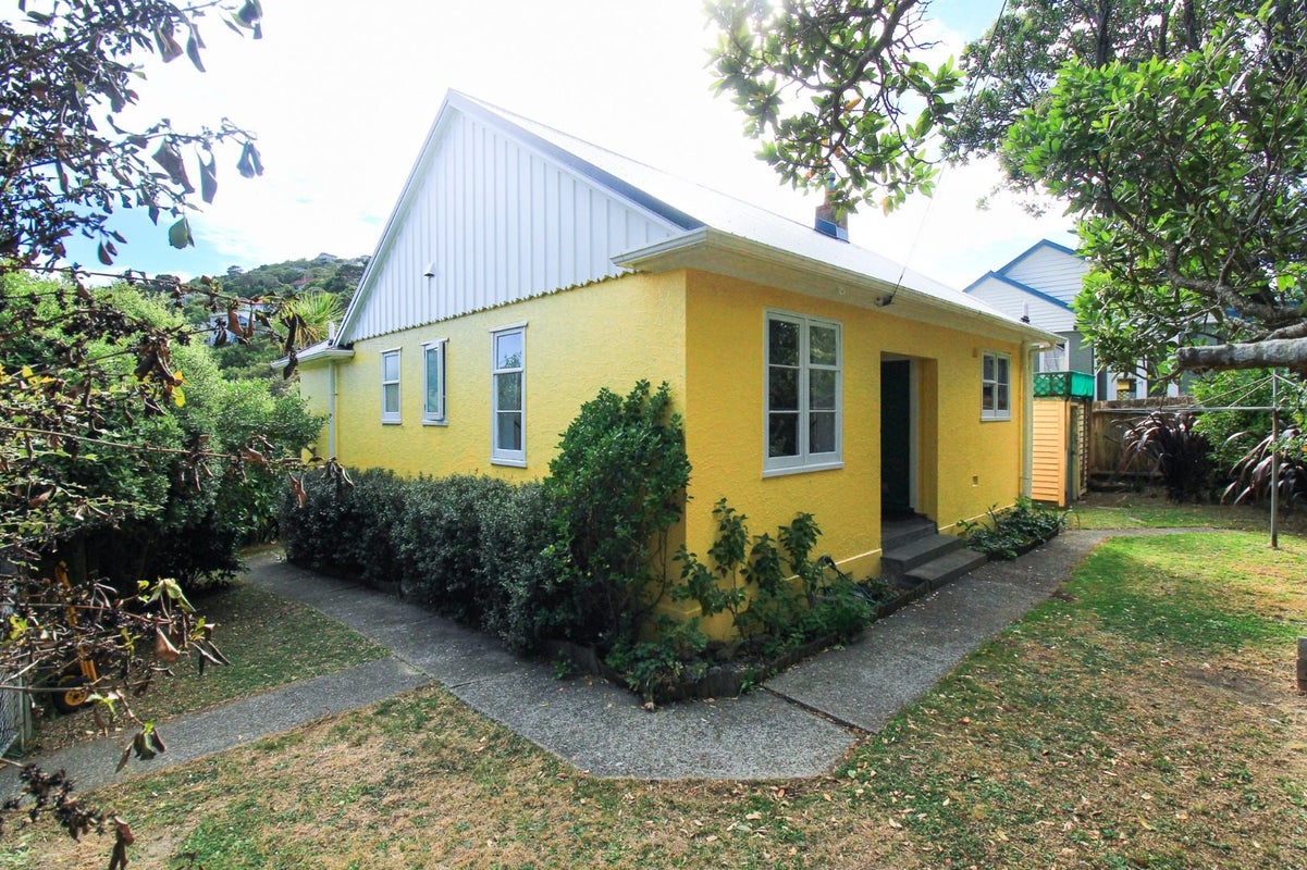 7 Kaihuia Terrace, Northland, Wellington - Carousel 1