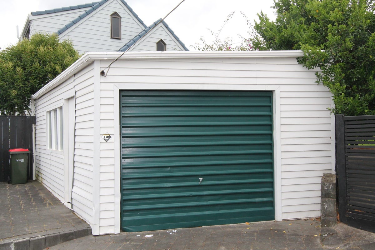 38 Waiohua Road, Greenlane, Auckland - Carousel 11