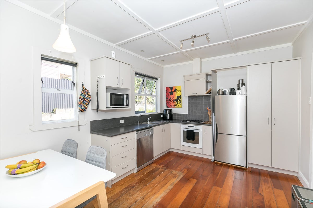 15 Hinau Street, Maeroa, Hamilton - Carousel 2
