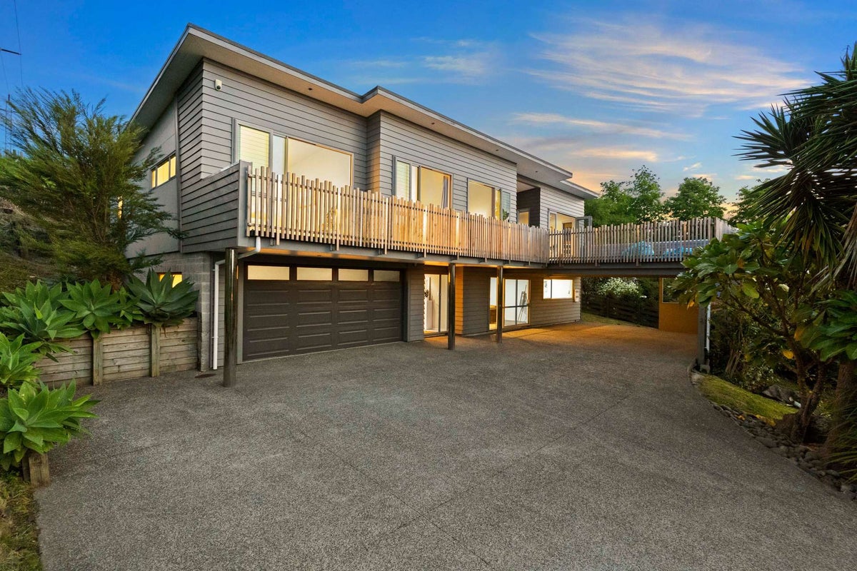 9 Bernard Magnus Lane, Greenhithe, Auckland - Carousel 1