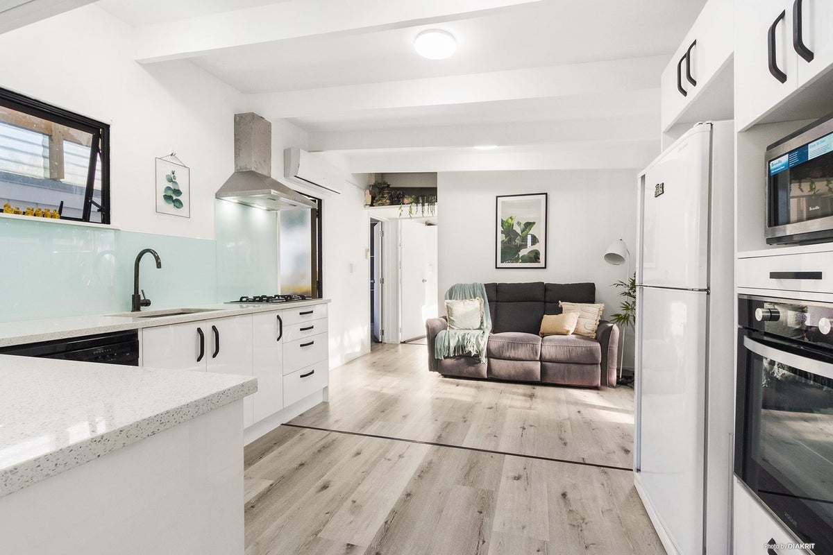 1/136 Triangle Road, Massey, Auckland - Carousel 1