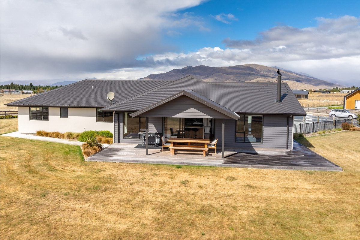 11 Temple Mews, Renwick - Carousel 1