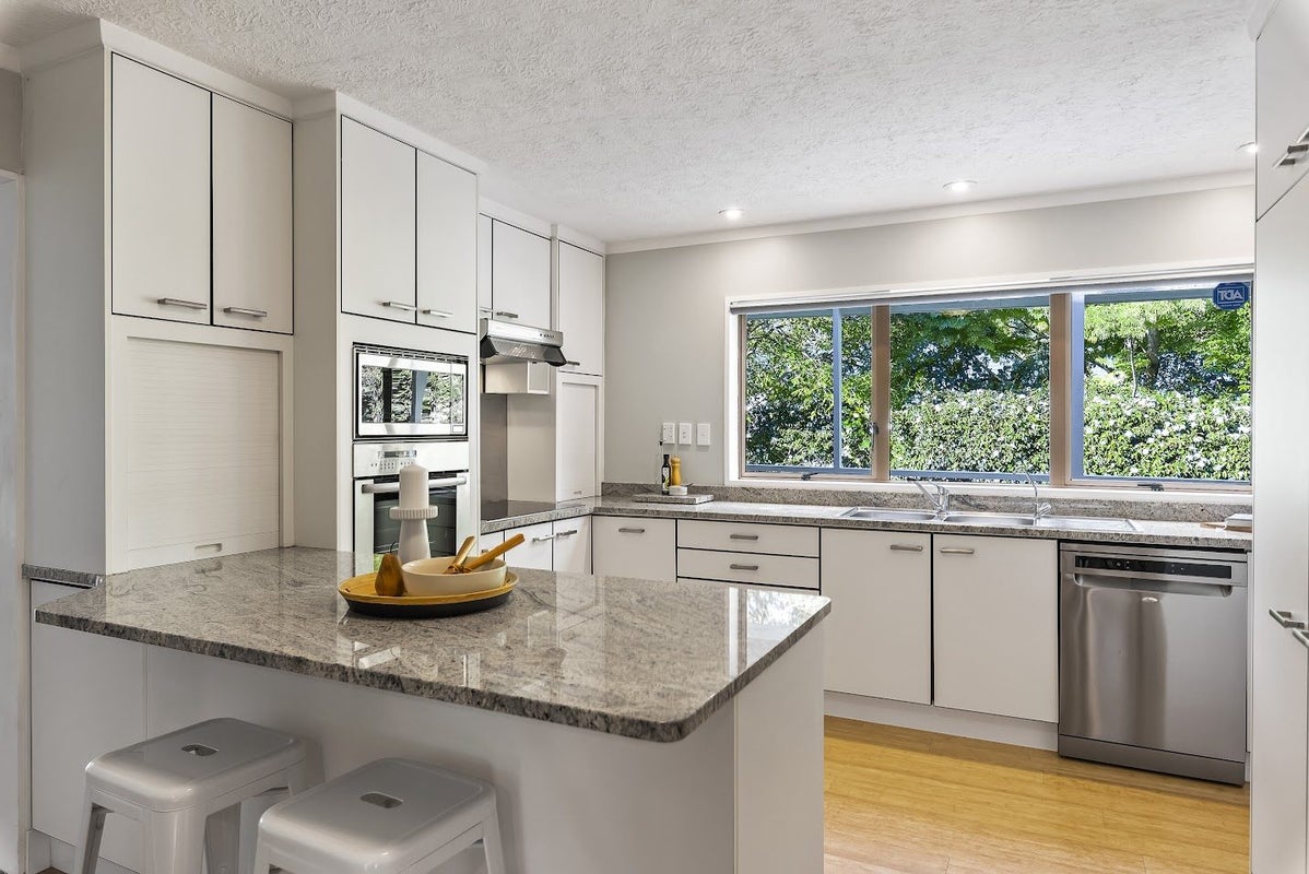 6 Conifer Court, Raumati Beach, Paraparaumu - Carousel 2