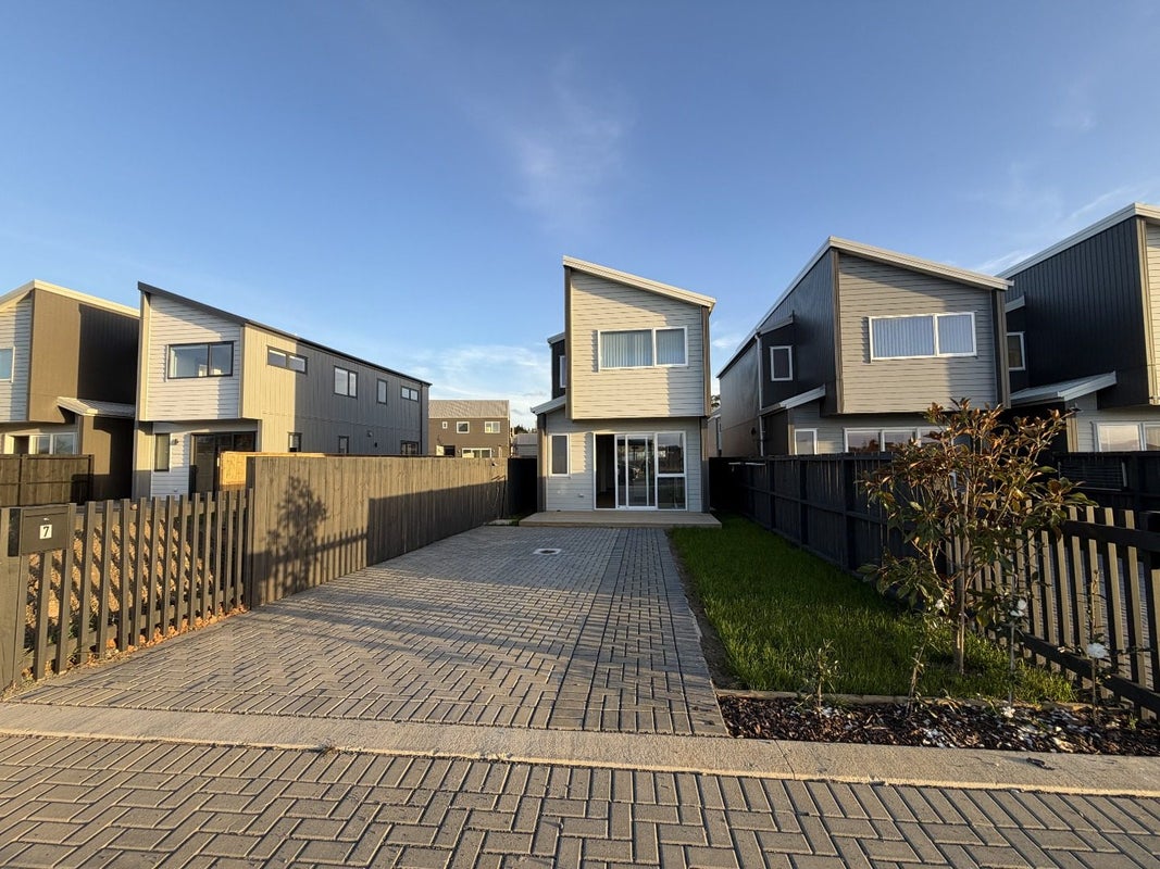 7 Taiheru Road, Karaka, Papakura - Carousel 1
