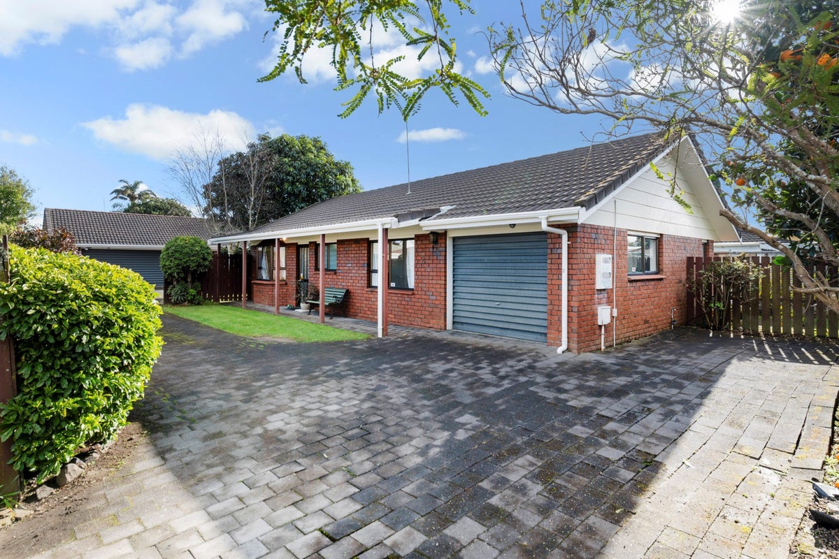 2/1 Campbell Place, Papakura, Papakura - Carousel 1