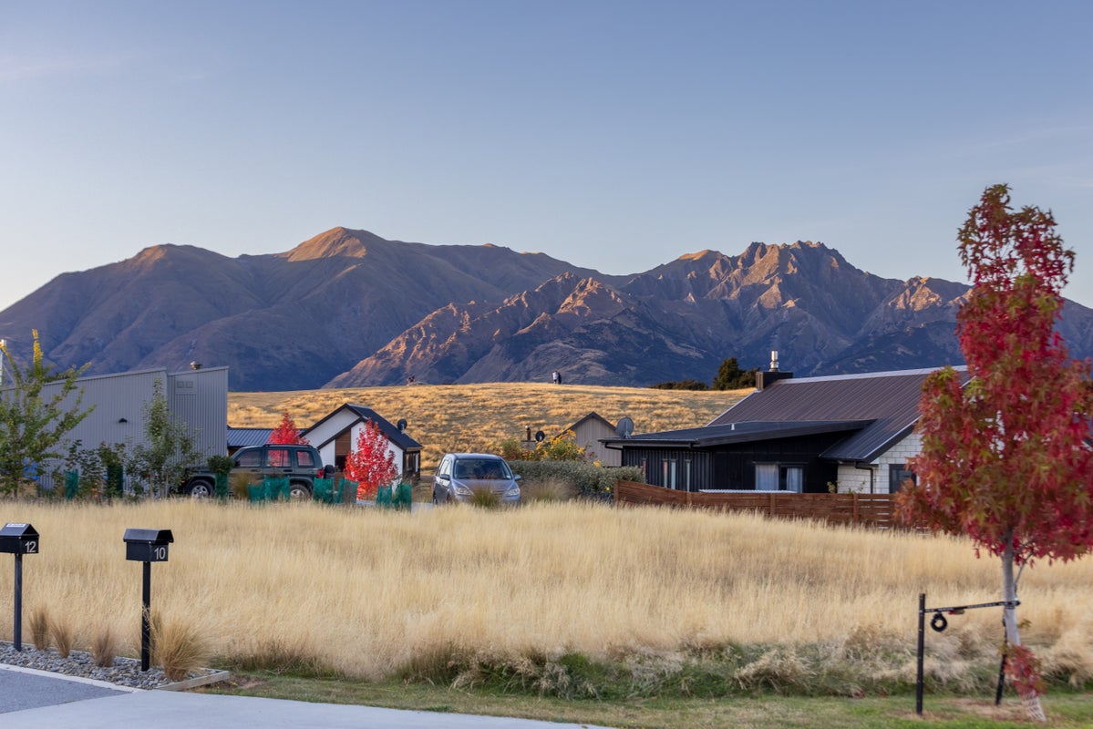 8 Avalanche Place, Wanaka - Carousel 2