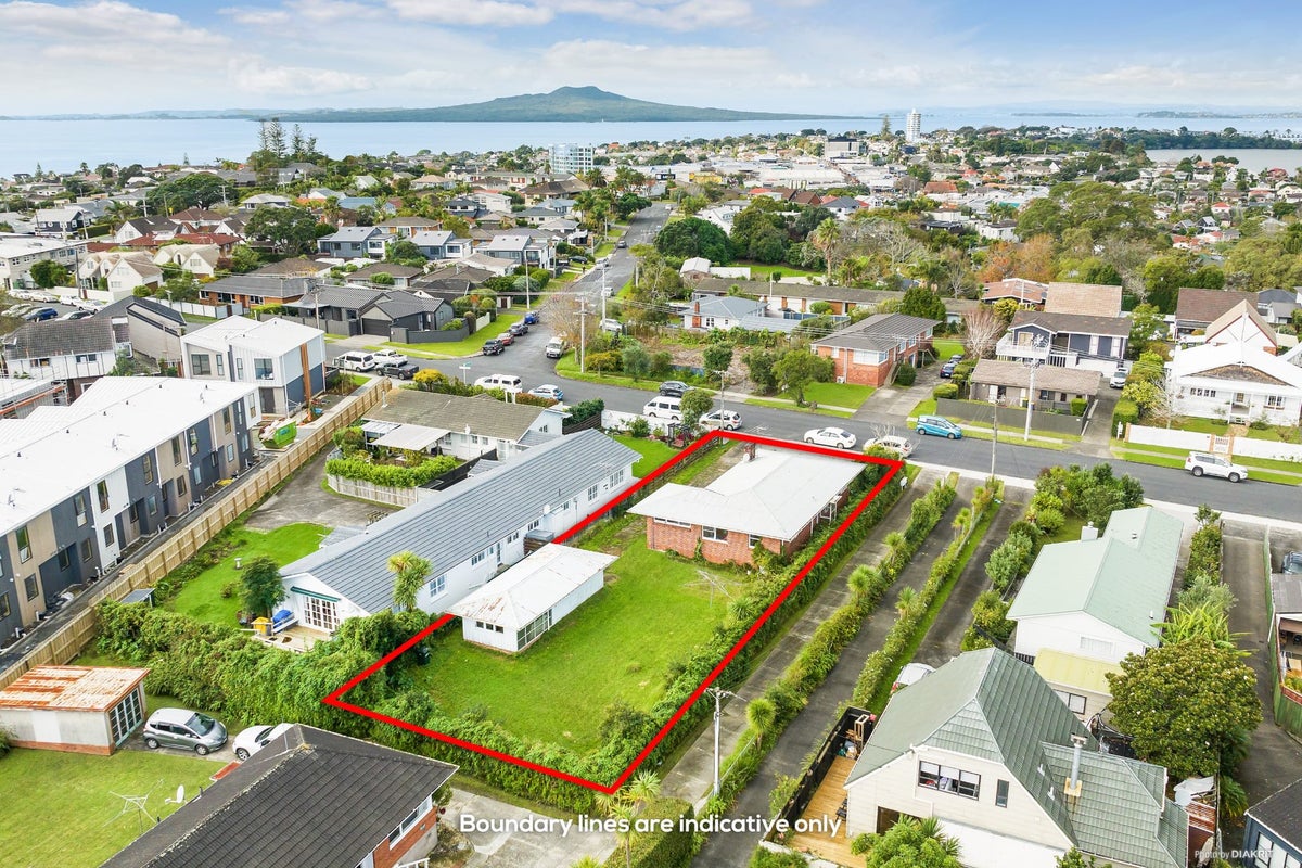 11 Stanley Avenue, Milford, Auckland - Carousel 1
