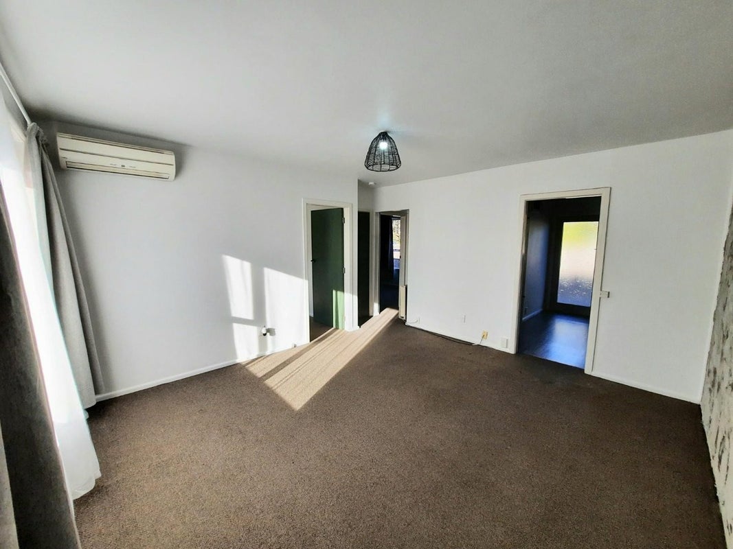 2/79 Champion Street, Edgeware, Christchurch - Carousel 2