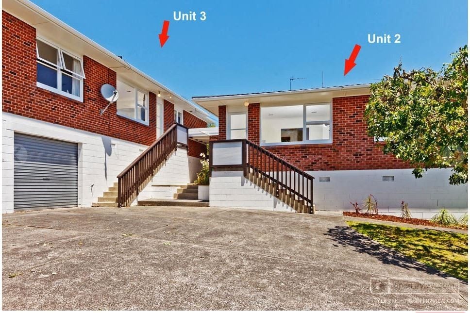 2/4 Kowhai Road, Campbells Bay, Auckland - Carousel 1