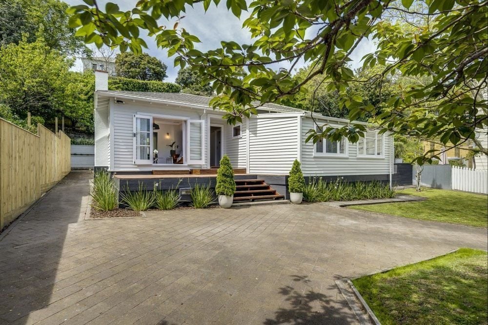5 Hooker Avenue, Hospital Hill, Napier - Carousel 1