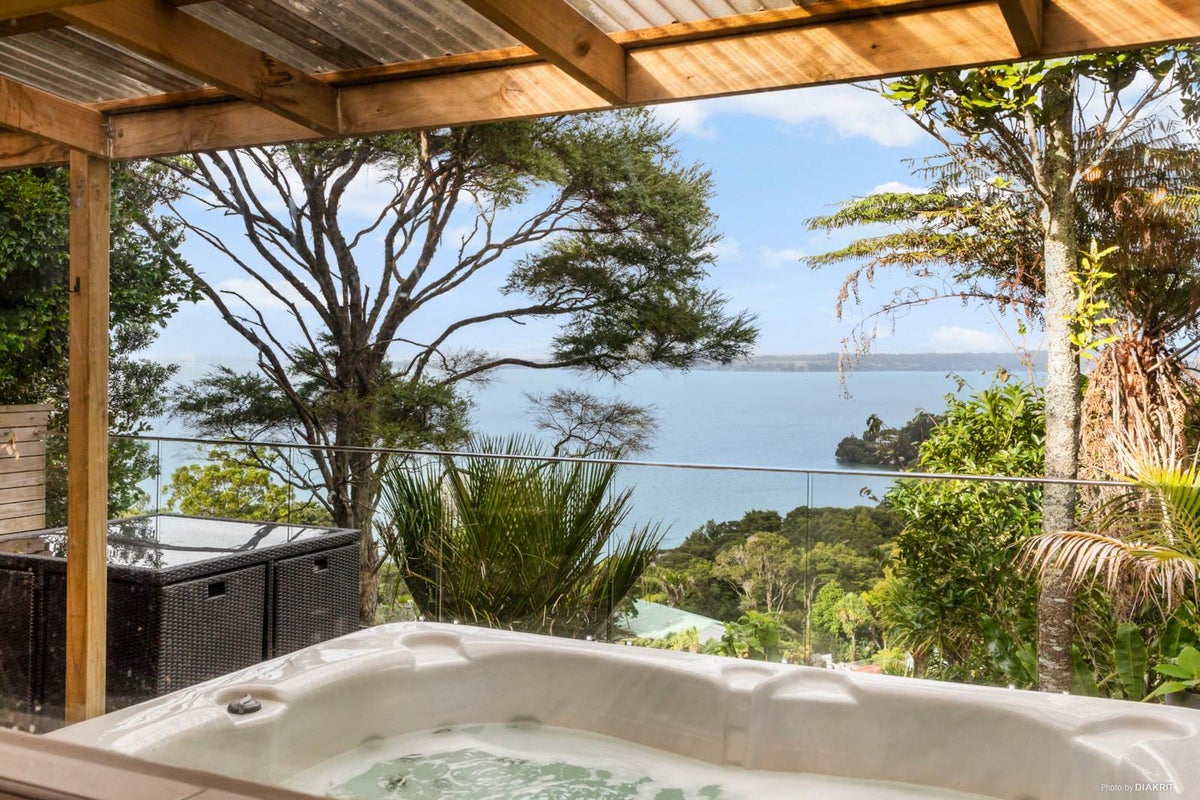 171 Victory Road, Laingholm, Auckland - Carousel 1