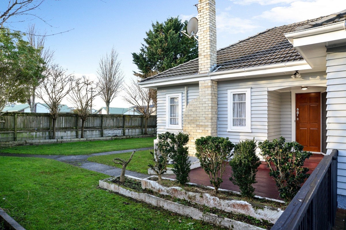 24 Normandy Avenue, Melville, Hamilton - Carousel 2