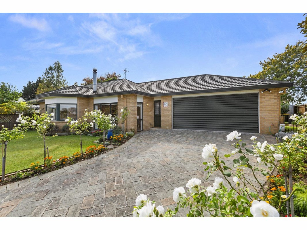 40 Forth Crescent, Glenview, Hamilton - Carousel 1
