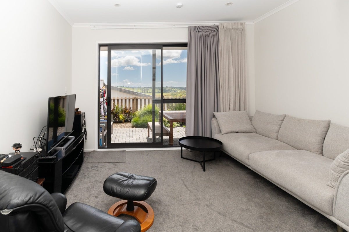 50 Pukewhero Rise, Westgate, Auckland - Carousel 2
