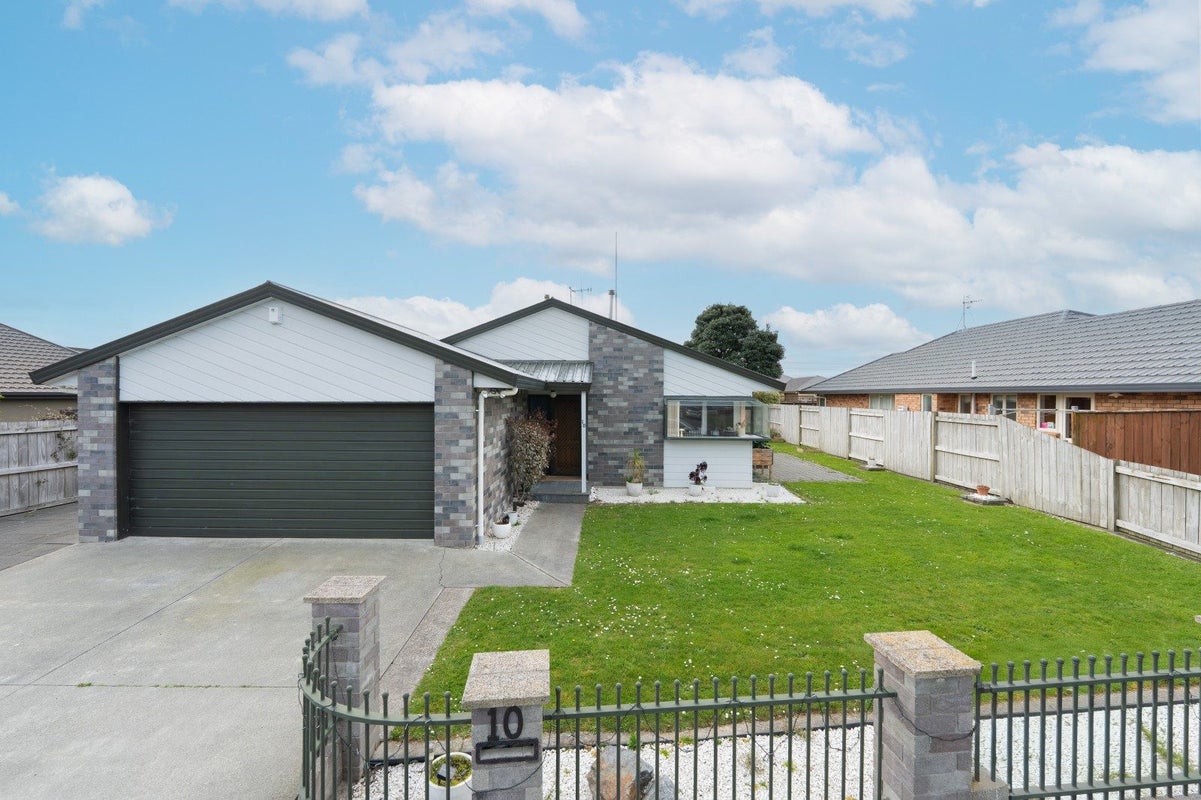 10 Parnell Heights Drive, Kelvin Grove, Palmerston North - Carousel 1