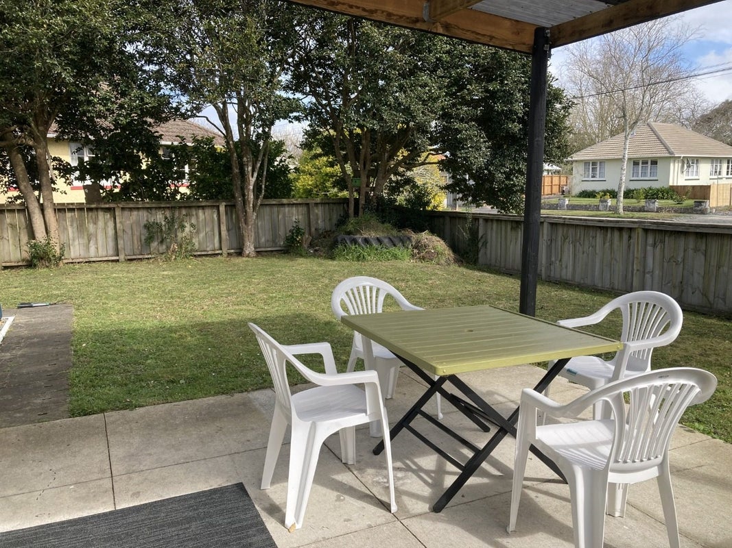 18 Stokes Crescent, Maeroa, Hamilton - Carousel 2