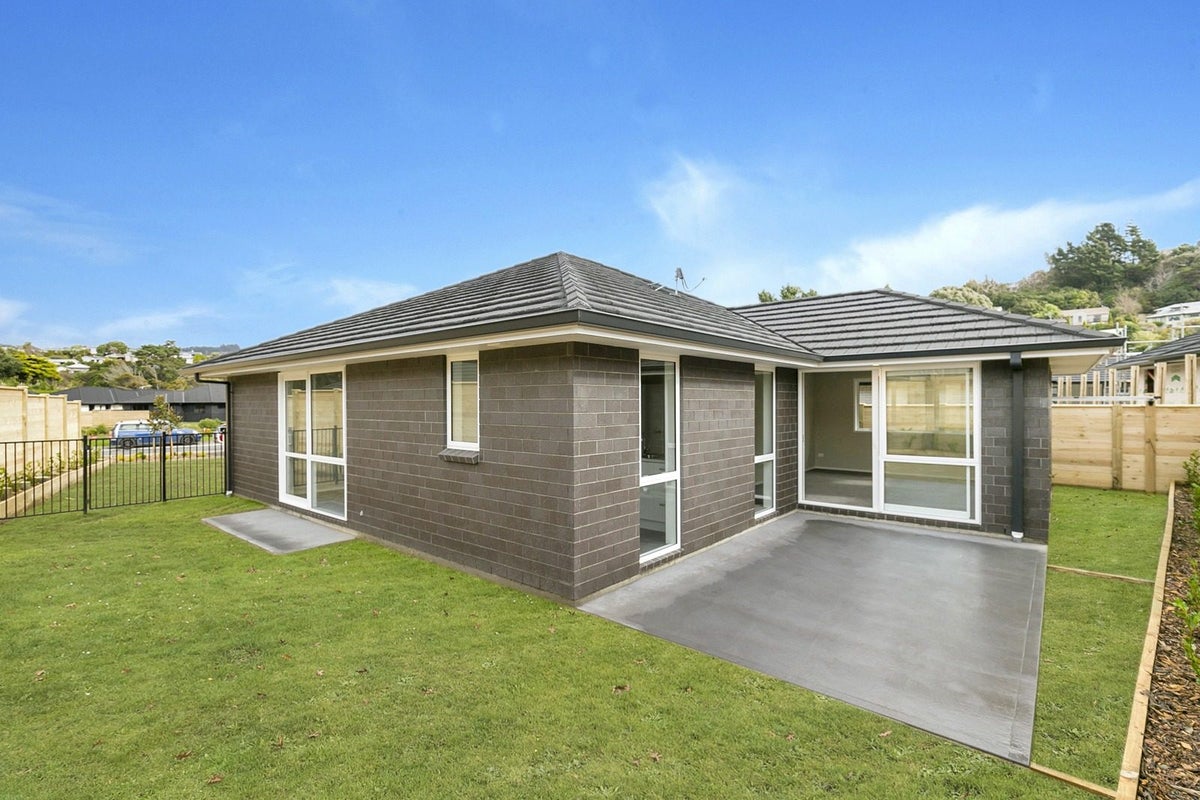 8 Martingale Drive, Whitby, Porirua - Carousel 10