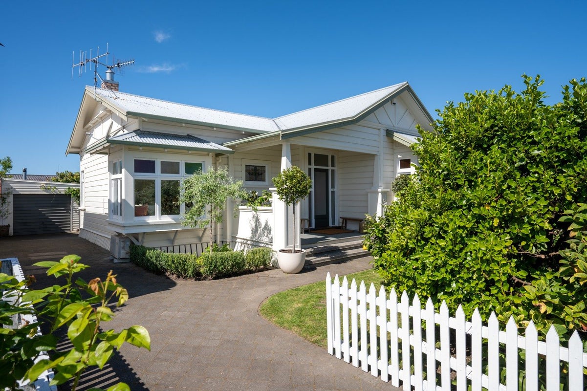 19 Vigor Brown Street, Napier South, Napier - Carousel 1