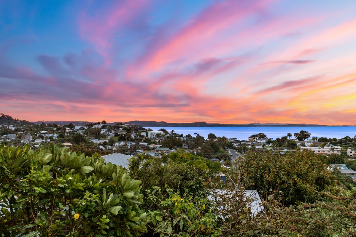 26 Kauri Road, Stanmore Bay, Whangaparaoa - Carousel 1