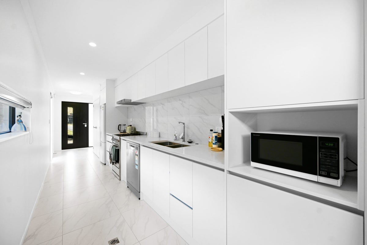2 Oku Close, Hillcrest, Hamilton - Carousel 2