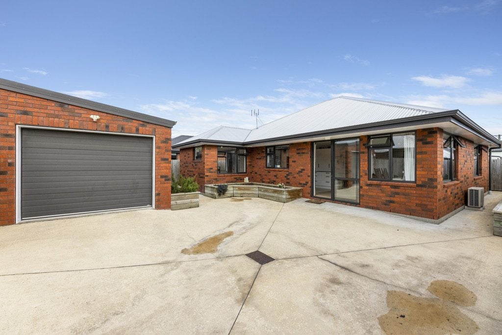 17A Law Street, Caversham, Dunedin - Carousel 1