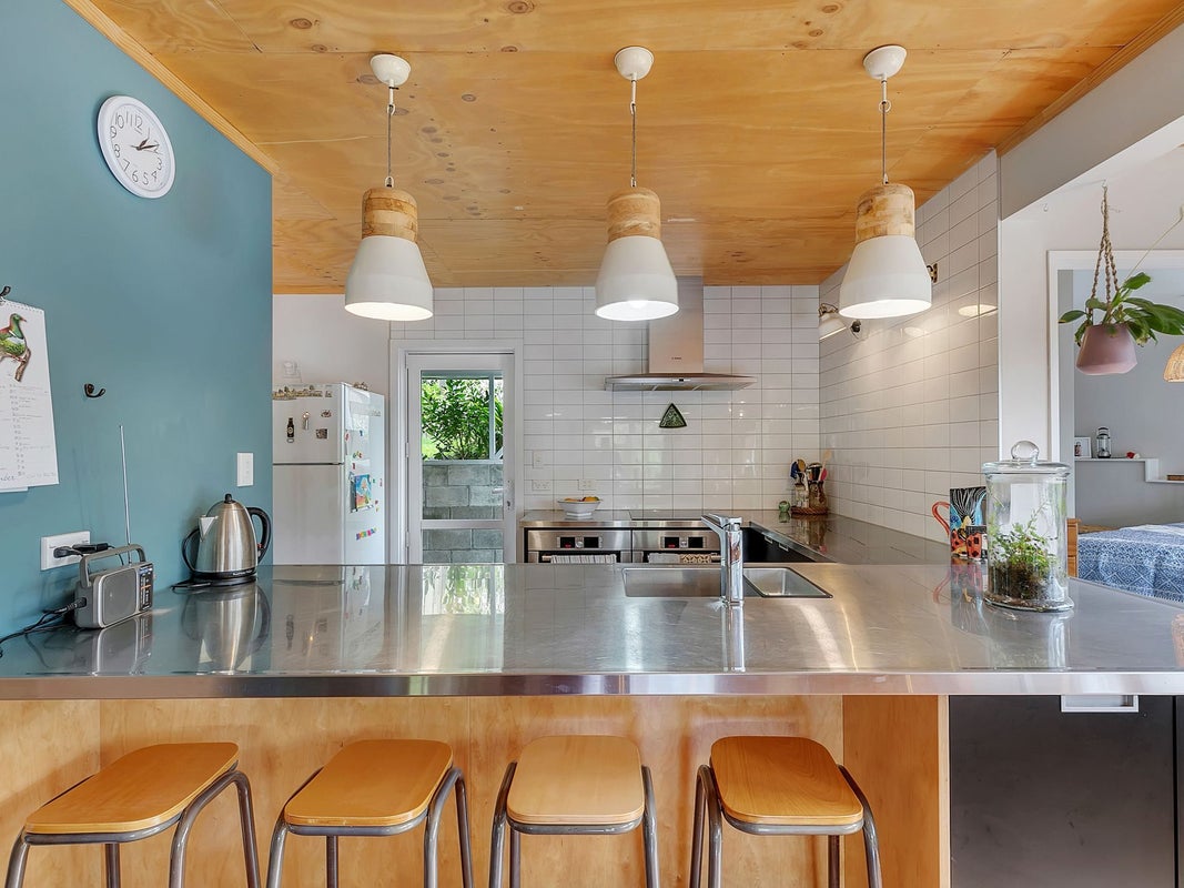 4 Stephen Street, Tawa, Wellington - Carousel 2