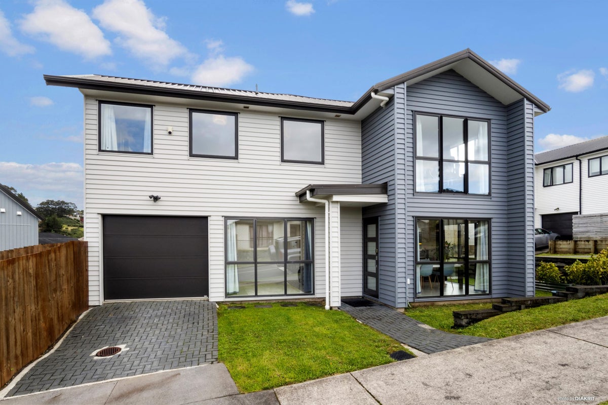 21 Mamuku Drive, Massey, Auckland - Carousel 1
