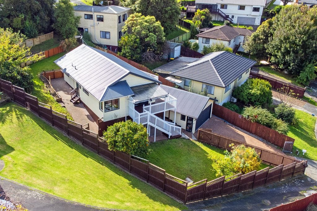 12 Flamingo Court, Goodwood Heights, Auckland - Carousel 2