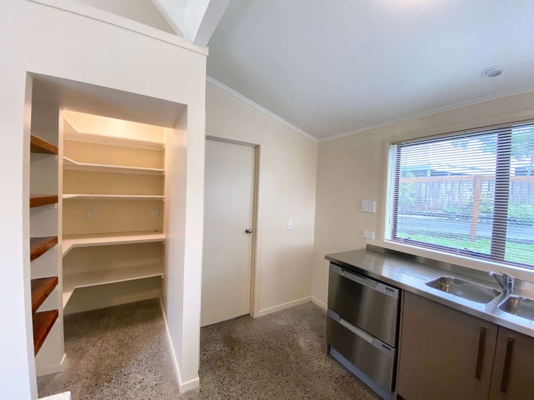 1 McKinley Road, Sunnyvale, Auckland - Carousel 2