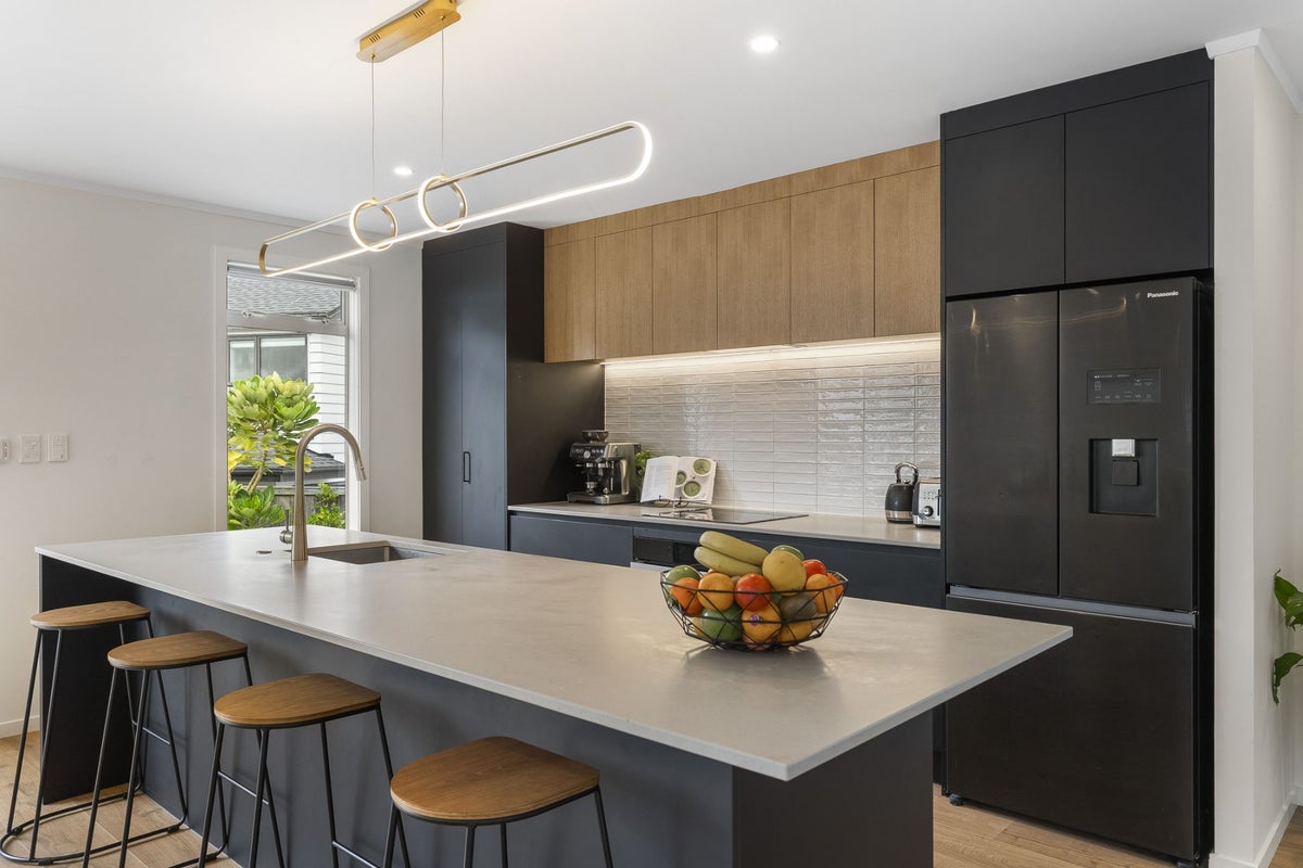 4 Lyndhurst Street, Wai O Taiki Bay, Auckland - Carousel 2